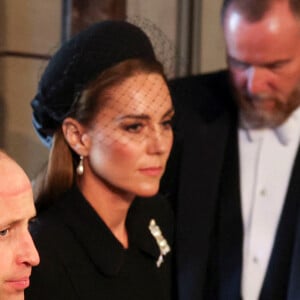 Le prince William, Kate Middleton - Procession cérémonielle du cercueil de la reine Elizabeth II du palais de Buckingham à Westminster Hall à Londres. Le 14 septembre 2022.