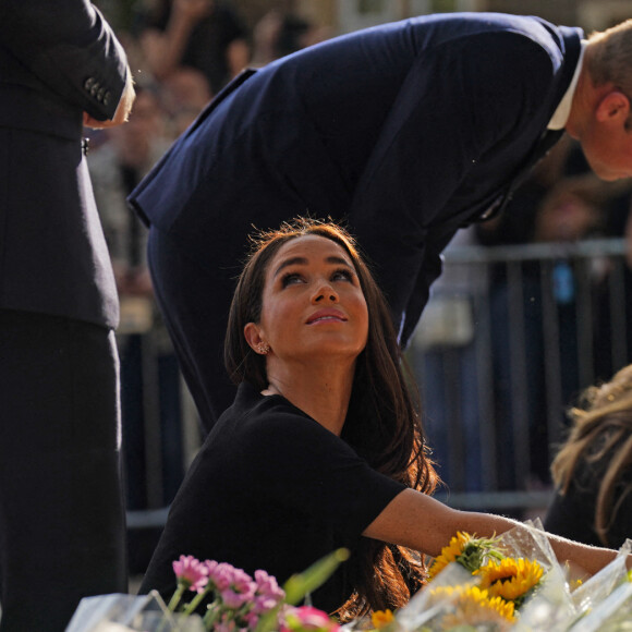 Meghan Markle, le prince Harry, le prince William et Kate Middleton à la rencontre de la foule devant le château de Windsor, suite au décès de la reine Elizabeth II d'Angleterre. Le 10 septembre 2022.