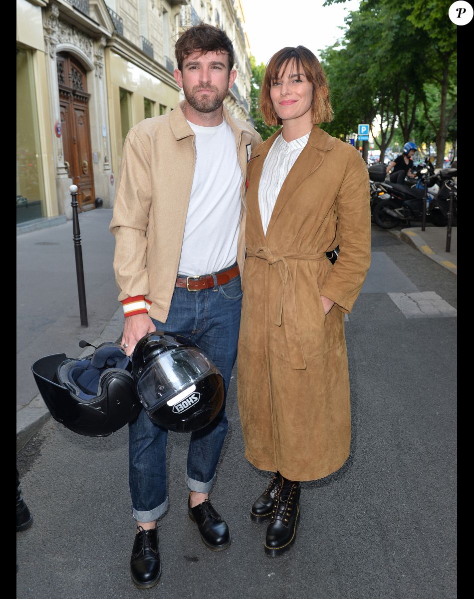 Fauve Hautot et son ex-compagnon Jules Renault - Photocall de la premiére du spectacle "Bionic Showgirl" avec V. Modesta au Crazy Horse à Paris. © Veeren/Bestimage