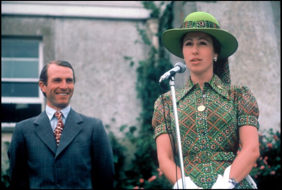 La princesse Anne d'Angleterre et son mari Mark Phillips en 1975