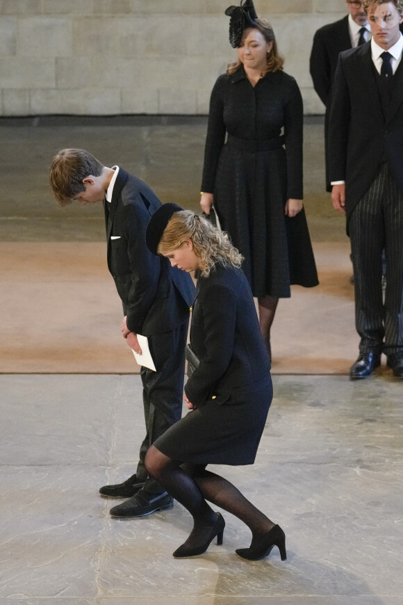 James, Vicomte Severn et Lady Louise Windso - Intérieur - Procession cérémonielle du cercueil de la reine Elisabeth II du palais de Buckingham à Westminster Hall à Londres. Le 14 septembre 2022 
