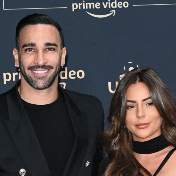 Adil Rami et sa compagne Léna Guillou - Photocall de la cérémonie des Trophées UNFP 2022 au Pavillon Gabriel à Paris le 15 mai 2022. © Coadic Guirec/Bestimage 