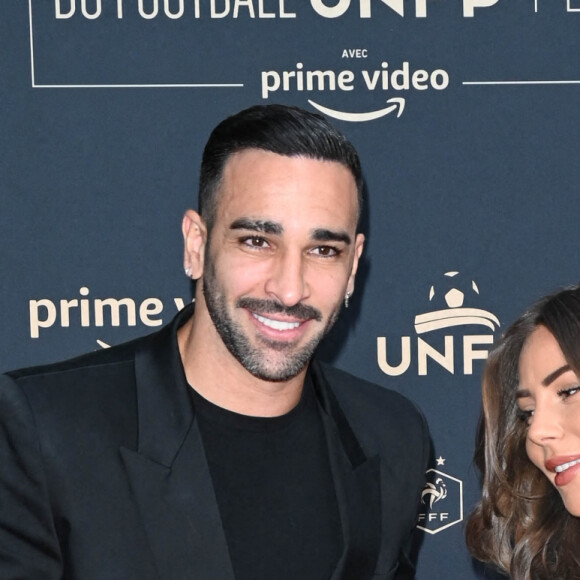 Adil Rami et sa compagne Léna Guillou - Photocall de la cérémonie des Trophées UNFP 2022 au Pavillon Gabriel à Paris le 15 mai 2022. © Coadic Guirec/Bestimage 