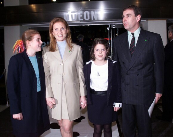 Sarah Ferguson et le Prince Andrew en 2000 avec leurs filles Eugenie et Beatrice