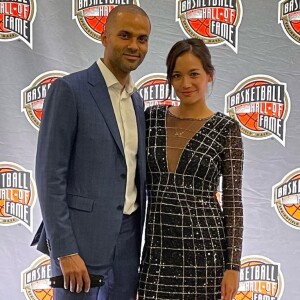 Tony Parker officialise son histoire d'amour avec la joueuse de tennis Alizé Lim sur Instagram le 21 mars 2021.