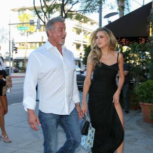 Sylvester Stallone arrive en famille à la fête organisée pour son 75 ème anniversaire au restaurant "'Via Alloro" à Beverly Hills, le 2 juillet 2022.