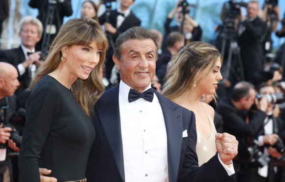 Sylvester Stallone avec sa femme Jennifer Flavin et leur fille Sistine Rose lors de la montée des marches de la cérémonie de clôture du Festival International du Film de Cannes. © Denis Guignebourg/Bestimage 