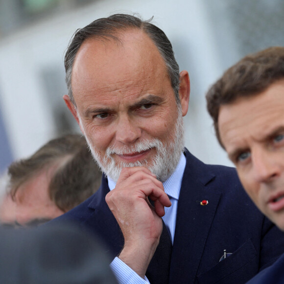 Le président de la République française et candidat du parti centriste La République en marche (LREM) à la réélection, Emmanuel Macron et Edouard Philippe ont visité les installations de HAROPA PORT sur le port du Havre, France. Le 14 avril 2022. © Dominique Jacovides