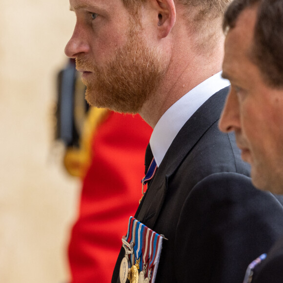 Le prince Harry, duc de Sussex - Procession pédestre des membres de la famille royale depuis la grande cour du château de Windsor (le Quadrangle) jusqu'à la Chapelle Saint-Georges, où se tiendra la cérémonie funèbre des funérailles d'Etat de reine Elizabeth II d'Angleterre. Windsor, le 19 septembre 2022 