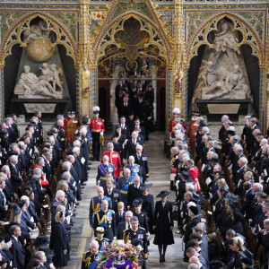 Le roi Charles III d'Angleterre, la princesse Anne, Sir Timothy Laurence, le prince Andrew, duc d'York, le prince Edward, comte de Wessex, Sophie la comtesse de Wessex, le prince George, le prince de Galles William, Kate Catherine Middleton, princesse de Galles, le prince Harry, duc de Sussex, Meghan Markle, duchesse de Sussex - Service funéraire à l'Abbaye de Westminster pour les funérailles d'Etat de la reine Elizabeth II d'Angleterre. Le 19 septembre 2022 © Danny Lawson / PA via Bestimage 