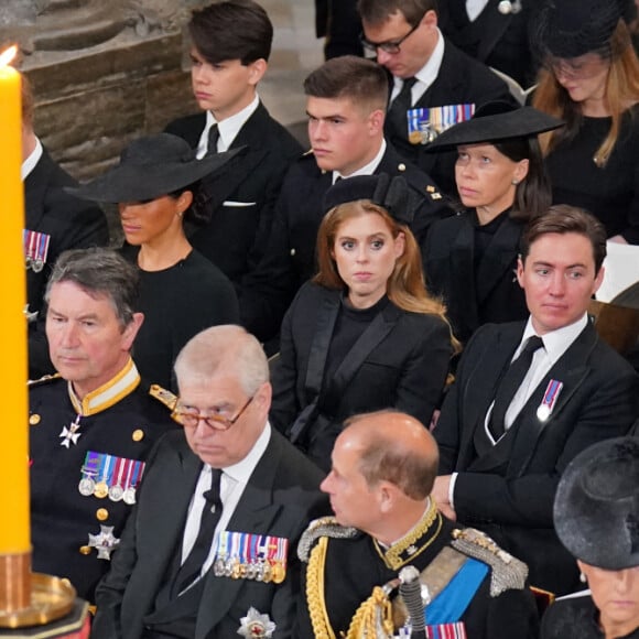 Le roi Charles III, Camilla, reine consort, la princesse Anne, le prince Harry, le prince Andrew, duc d'York, le prince Edward et la comtesse Sophie - Service funéraire à l'Abbaye de Westminster pour les funérailles d'Etat de la reine Elizabeth II d'Angleterre. Le sermon est délivré par l'archevêque de Canterbury Justin Welby (chef spirituel de l'Eglise anglicane) au côté du doyen de Westminster David Hoyle. Londres, le 19 septembre 2022. © Dominic Lipinski / PA via Bestimage 