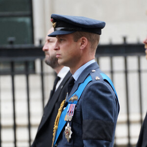 Le prince de Galles William, le prince Harry, duc de Sussex - Arrivées au service funéraire à l'Abbaye de Westminster pour les funérailles d'Etat de la reine Elizabeth II d'Angleterre le 19 septembre 2022. © James Manning / PA via Bestimage 