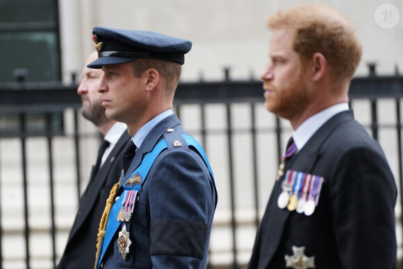 Le prince de Galles William, le prince Harry, duc de Sussex - Arrivées au service funéraire à l'Abbaye de Westminster pour les funérailles d'Etat de la reine Elizabeth II d'Angleterre le 19 septembre 2022. © James Manning / PA via Bestimage 