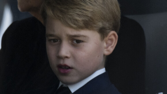 Le prince George photographié en train de tirer la langue aux funérailles : cette grimace passée inaperçue...
