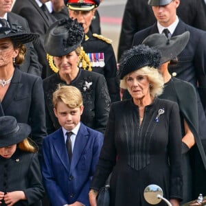 Kate Catherine Middleton, princesse de Galles, la princesse Charlotte et le prince George, la reine consort Camilla Parker Bowles, la comtesse Sophie de Wessex - Procession du cercueil de la reine Elizabeth II d'Angleterre de l'Abbaye de Westminster à Wellington Arch à Hyde Park Corner. Le 19 septembre 2022