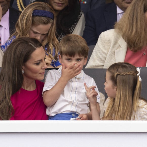 Kate Middleton le prince Louis, la princesse Charlotte, Mike Tindall, sa fille Mia Grace - Jubilé de platine de la reine Elisabeth II d'Angleterre à Bukingham Palace à Londres, le 5 juin 2022.