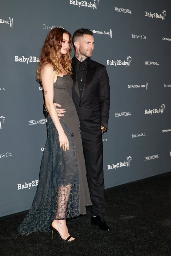 Adam Levine et sa femme Behati Prinsloo - Photocall du gala Baby2Baby à Los Angeles le 13 novembre 2021