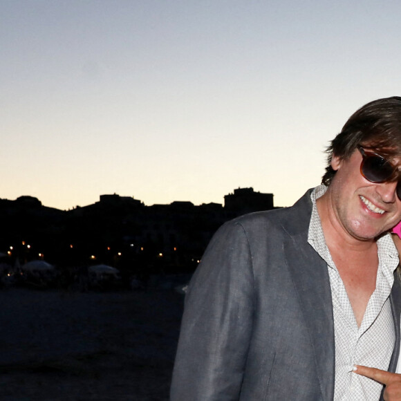 Thomas Dutronc et Christine Bravo - Soirée du mariage de Christine Bravo et Stéphane Bachot sur la plage du restaurant Marinella à l'Ile Rousse en Corse, le 11 juin 2022. © Dominique Jacovides / Bestimage