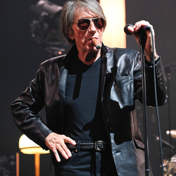 "Je suis obligée de vivre au présent. Penser que je vais devoir quitter tôt ou tard les êtres que j'aime le plus au monde, imaginer leur peine, cela me fait pleurer. J'évite autant que possible."
Jacques Dutronc et Thomas Dutronc en showcase de leur tournée "Dutronc & Dutronc" au Centre Evénementiel de Courbevoie le 11 avril 2022. © Coadic Guirec/Bestimage