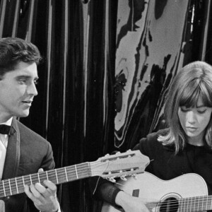 "J'ai rédigé mon testament il y a quelques années, affirmait-elle dans "Gala". 
Archives - Françoise Hardy et Sacha Distel sur le plateau de l'émission "Show Sacha Distel".