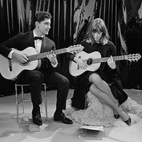 "J'ai rédigé mon testament il y a quelques années, affirmait-elle dans "Gala". 
Archives - Françoise Hardy et Sacha Distel sur le plateau de l'émission "Show Sacha Distel".