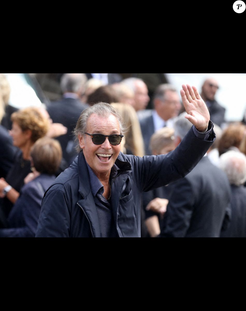 Michel Leeb - Sorties - Obsèques de Jean-Paul Belmondo en l'église Saint-Germain-des-Prés, à Paris le 10 septembre 2021. © Dominique Jacovides / Bestimage