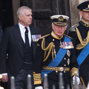 Le prince Andrew, duc d'York, le roi Charles III d'Angleterre, la princesse Anne, le prince Edward, comte de Wessex - Sorties du service funéraire à l'Abbaye de Westminster pour les funérailles d'Etat de la reine Elizabeth II d'Angleterre. 