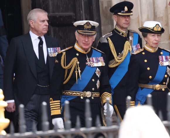 Le prince Andrew, duc d'York, le roi Charles III d'Angleterre, la princesse Anne, le prince Edward, comte de Wessex - Sorties du service funéraire à l'Abbaye de Westminster pour les funérailles d'Etat de la reine Elizabeth II d'Angleterre. 