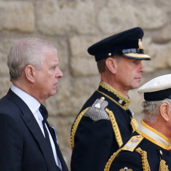 Le roi Charles III d'Angleterre, la princesse Anne, le prince Andrew, duc d'York, le prince Edward, comte de Wessex - Arrivées au service funéraire à l'Abbaye de Westminster pour les funérailles d'Etat de la reine Elizabeth II d'Angleterre le 19 septembre 2022. © Peter Byrne / PA via Bestimage 