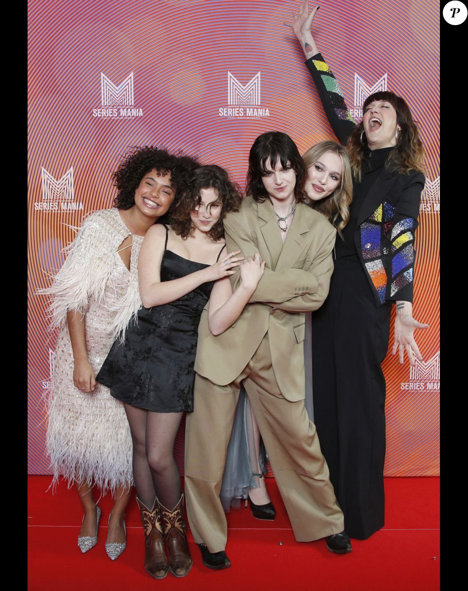 Paola Locatelli, Saül Benchetrit, Angèle Metzger, Andréa Furet, Daphné Burki de la série CHAIR TENDRE - Photocall de la soirée d'ouverture du Festival Séries Mania à Lille. Le 18 mars 2022 © Christophe Aubert via Bestimage