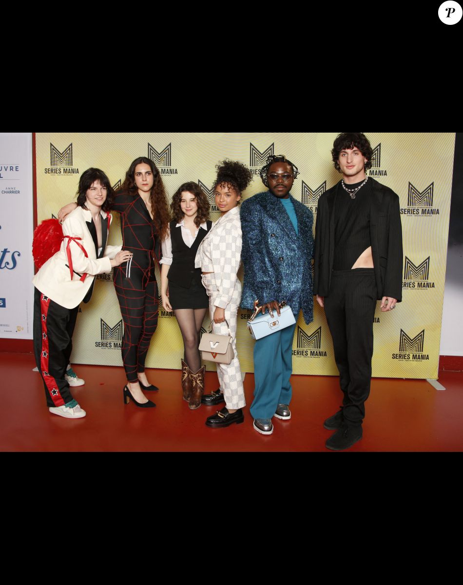 Angèle Metzger,Léna Garrel, Saül Benchetrit, Paola Locatelli, Régis N'Kissi, Marin Judas de la série CHAIR TENDRE - Photocall lors du Festival Séries Mania à Lille. Le 19 mars 2022 © Christophe Aubert via Bestimage