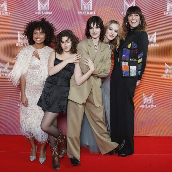 Paola Locatelli, Saül Benchetrit, Angèle Metzger, Andréa Furet, Daphné Burki de la série CHAIR TENDRE - Photocall de la soirée d'ouverture du Festival Séries Mania à Lille. Le 18 mars 2022 © Christophe Aubert via Bestimage