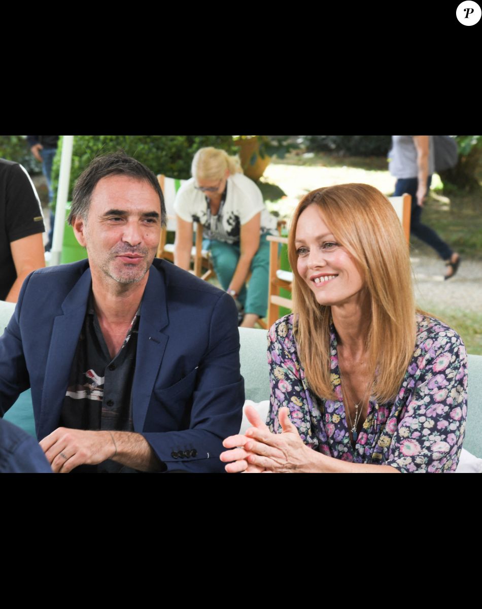 Samuel Benchetrit et Vanessa Paradis - Photocall du film "Cette musique ne joue pour personne" lors du 14ème Festival du Film Francophone d'Angoulême. Le 28 août 2021 © Coadic Guirec / Bestimage
