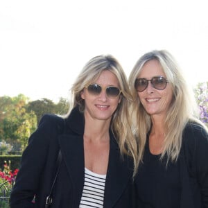 Sarah Lavoine et sa soeur Marie Poniatowski - Défilé Bonpoint à l'Orangerie du Jardin du Luxembourg à l'occasion des 40 ans de la marque le 3 octobre 2015 