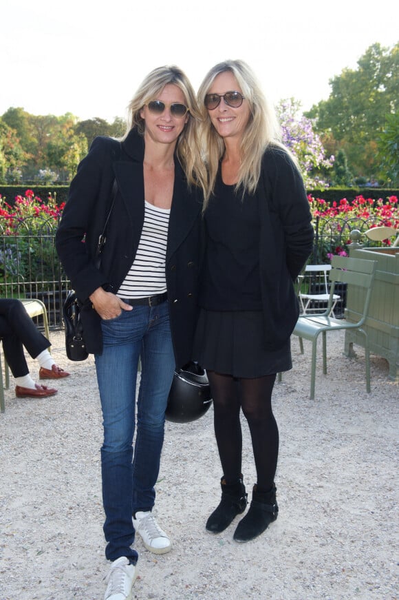 Sarah Lavoine et sa soeur Marie Poniatowski - Défilé Bonpoint à l'Orangerie du Jardin du Luxembourg à l'occasion des 40 ans de la marque le 3 octobre 2015 