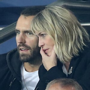 Robin Wright et son ex-mari Clement Giraudet ( directeur des relations VIP chez Saint-Laurent) assiste au match de Champions League "PSG - Bayern Munich (3-0)" au Parc des Princes. © Cyril Moreau/Bestimage