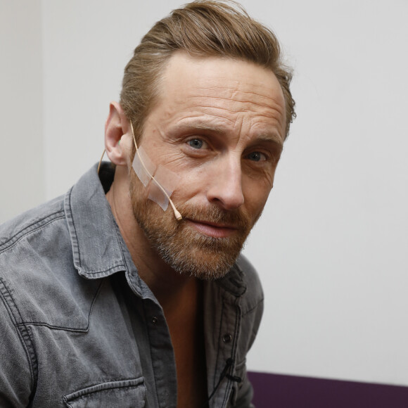 Frank Delay (2be3) - Les artistes de la pièce de théâtre "Boys Band Forever" dans les backstage de l'Apollo Théâtre à Paris. Le 23 mars 2018 © Marc Ausset-Lacroix / Bestimage