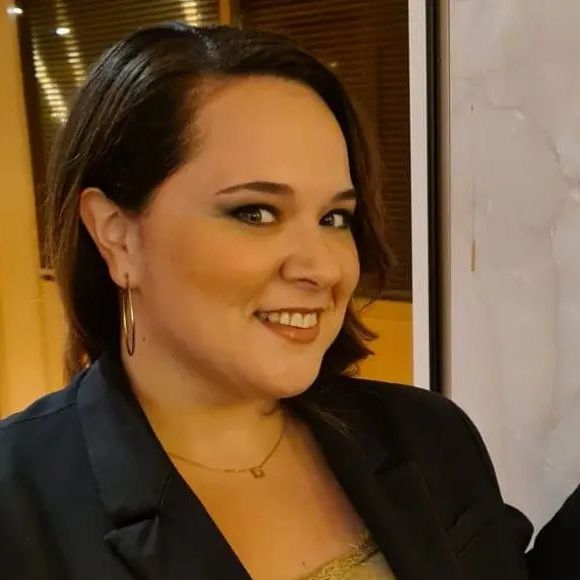 Magalie Vaé, connue pour sa victoire à la "Star Academy", est chanteuse et également maman d'une jeune fille prénommée Elia.
