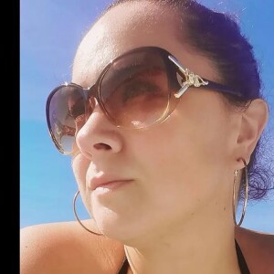 Magalie Vaé, connue pour sa victoire à la "Star Academy", est chanteuse et également maman d'une jeune fille prénommée Elia.