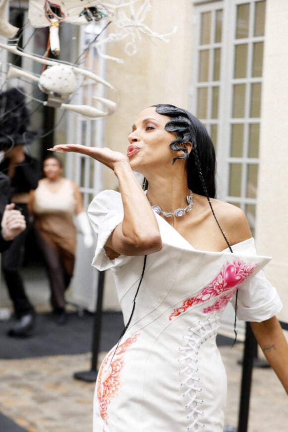 Noémie Lenoir - Défilé Weinsanto "Collection Femme Prêt-à-Porter Printemps/Été 2023" lors de la Fashion Week de Paris (PFW) le 26 septembre 2022