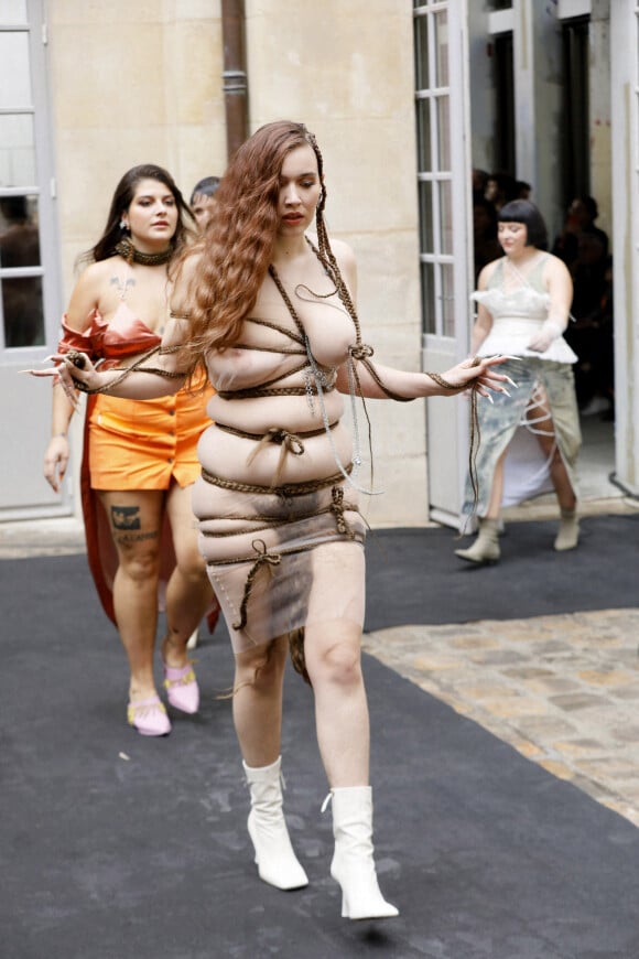 Défilé Weinsanto "Collection Femme Prêt-à-Porter Printemps/Été 2023" lors de la Fashion Week de Paris (PFW) le 26 septembre 2022.