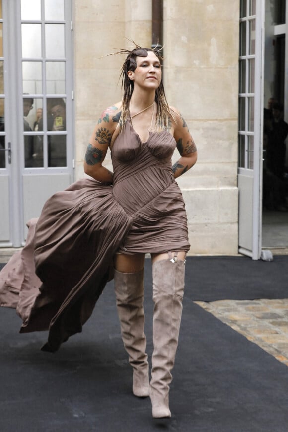Daphné Bürki - Défilé Weinsanto "Collection Femme Prêt-à-Porter Printemps/Été 2023" lors de la Fashion Week de Paris (PFW) le 26 septembre 2022