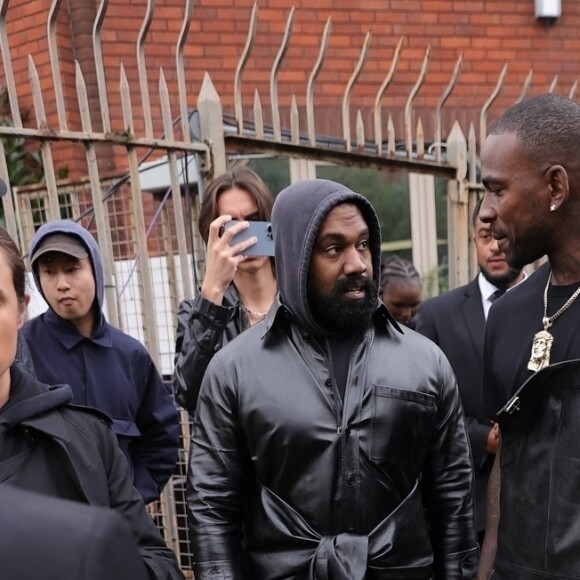 Kanye West - Les célébrités assistent au défilé Burberry lors de la Fashion Week à Londres, le 26 septembre 2022.