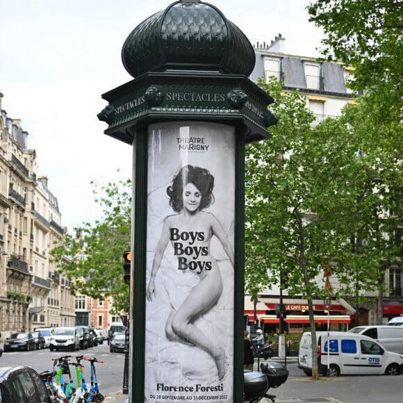 Florence Foresti dévoile l'affiche de "Boys Boys Boys", son prochain spectacle à Paris, le 12 mai 2022. © Lionel Urman/Panoramic/Bestimage