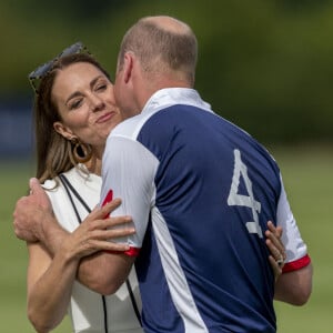 Le prince William, duc de Cambridge, et Catherine (Kate) Middleton, duchesse de Cambridge, arrivent au match de polo caritatif Out-Sourcing Inc au Guards Polo Club, Smiths Lawn à Windsor le 6 juillet 2022. 