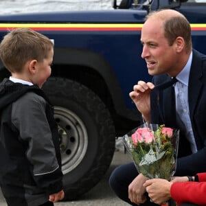 Le prince William, prince de Galles, et Catherine (Kate) Middleton, princesse de Galles, arrivent pour une visite à la station de sauvetage RNLI Holyhead à Holyhead, Pays de Galles, Royaume Uni, le 27 septembre 2022. Le couple princier rencontre l'équipage, les bénévoles et certains de ceux qui ont été soutenus par leur unité locale. Holyhead est l'une des trois plus anciennes stations de sauvetage de la côte galloise et a une histoire de bravoure remarquable, ayant reçu 70 prix pour bravoure. 