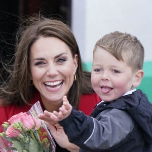 Catherine (Kate) Middleton, princesse de Galles, arrive pour une visite à la station de sauvetage RNLI Holyhead à Holyhead, Pays de Galles, Royaume Uni, le 27 septembre 2022. Le couple princier rencontre l'équipage, les bénévoles et certains de ceux qui ont été soutenus par leur unité locale. Holyhead est l'une des trois plus anciennes stations de sauvetage de la côte galloise et a une histoire de bravoure remarquable, ayant reçu 70 prix pour bravoure. 