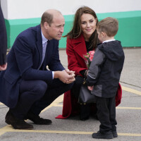 Kate Middleton et William au pays de Galles : un petit garçon leur vole la vedette, c'est trop mignon