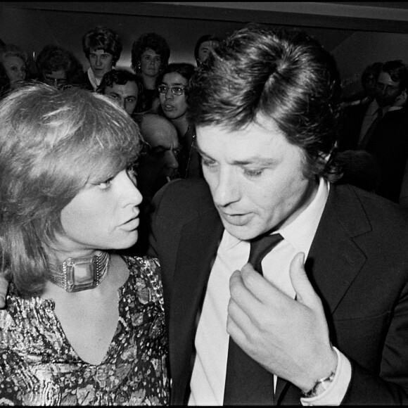 Archives - Alain Delon et son ex-femme Nathalie à la première du film "Doucement les basses" à Paris en 1971