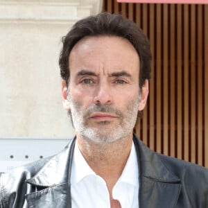 Exclusif - Anthony Delon représentait son père lors de la projection du film "Monsieur Klein" du réalisateur J. Losey lors du 50ème Festival La Rochelle Cinéma à La Coursive à La Rochelle le 3 juillet 2022. Pour sa 50ème édition du 1er juillet au 10 juillet,le Festival La Rochelle Cinéma va célébrer Alain Delon, " un acteur mythique à la beauté surnaturelle " qui incarne un âge d'or du cinéma français et italien des années 1960 aux années 1980. Vingt et un de ses films seront projetés dans de belles copies restaurées. Parmi eux, de nombreux chefs- d'oeuvre comme Plein Soleil (1960), Rocco et ses frères (1960), L'Éclipse (1962), Le Guépard (1963), Le Samouraï (1967), La Piscine (1969), Le Cercle rouge (1970), Monsieur Klein (1976) ou Notre histoire (1984). Au programme également : une table ronde avec des spécialistes de Delon, une exposition de photos ainsi qu'une leçon de musique en hommage à Ennio Morricone autour du Clan des Siciliens (1969). Alain Delon a fait parvenir un message audio et écrit au Festival de La Rochelle. © Jean-Marc Lhomer/Bestimage 